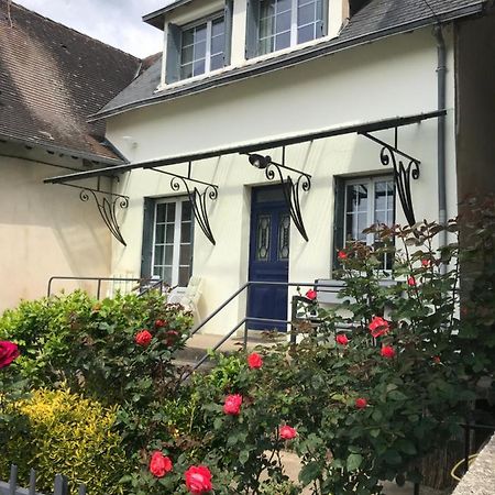 Town House Jumilhac-Le-Grand Villa Luaran gambar