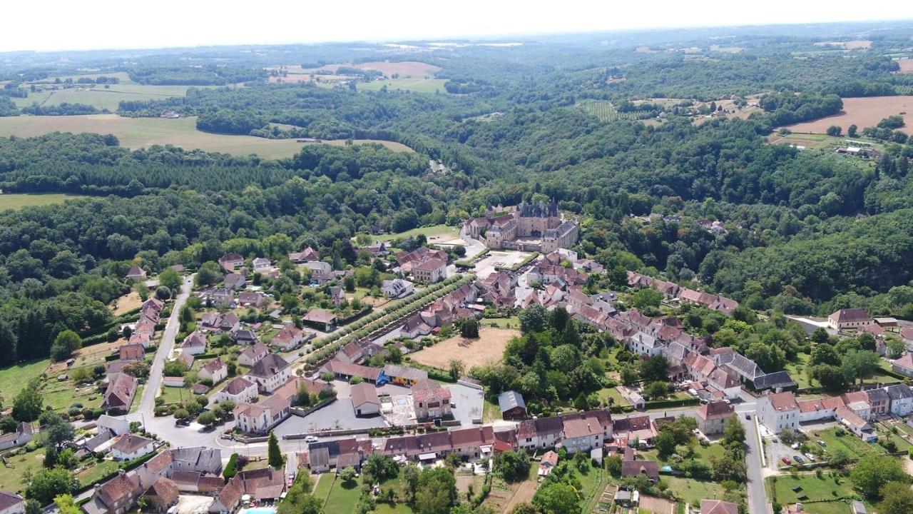 Town House Jumilhac-Le-Grand Villa Luaran gambar