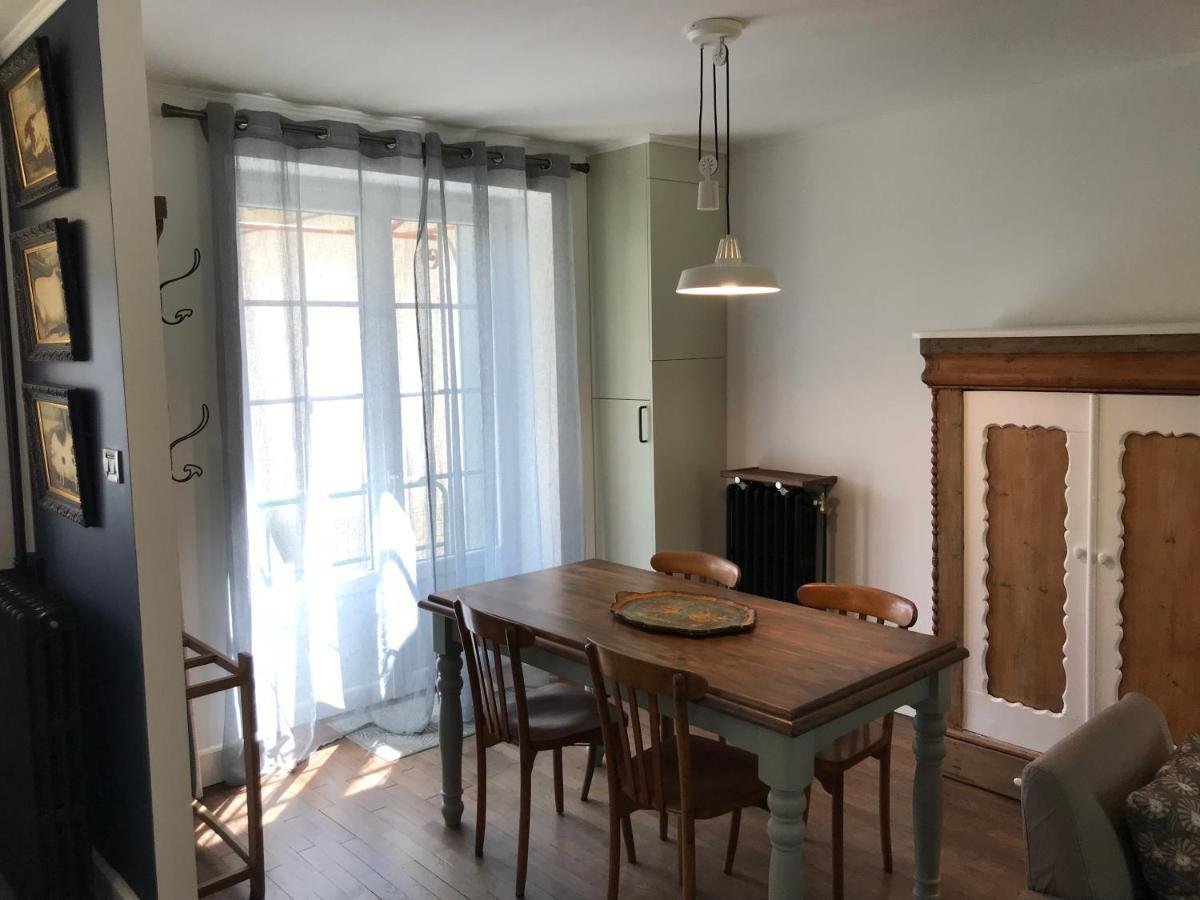 Town House Jumilhac-Le-Grand Villa Luaran gambar