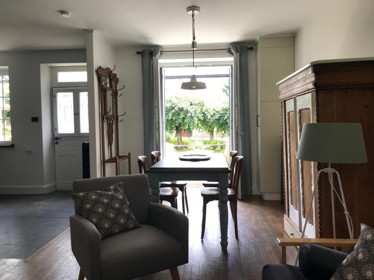 Town House Jumilhac-Le-Grand Villa Luaran gambar