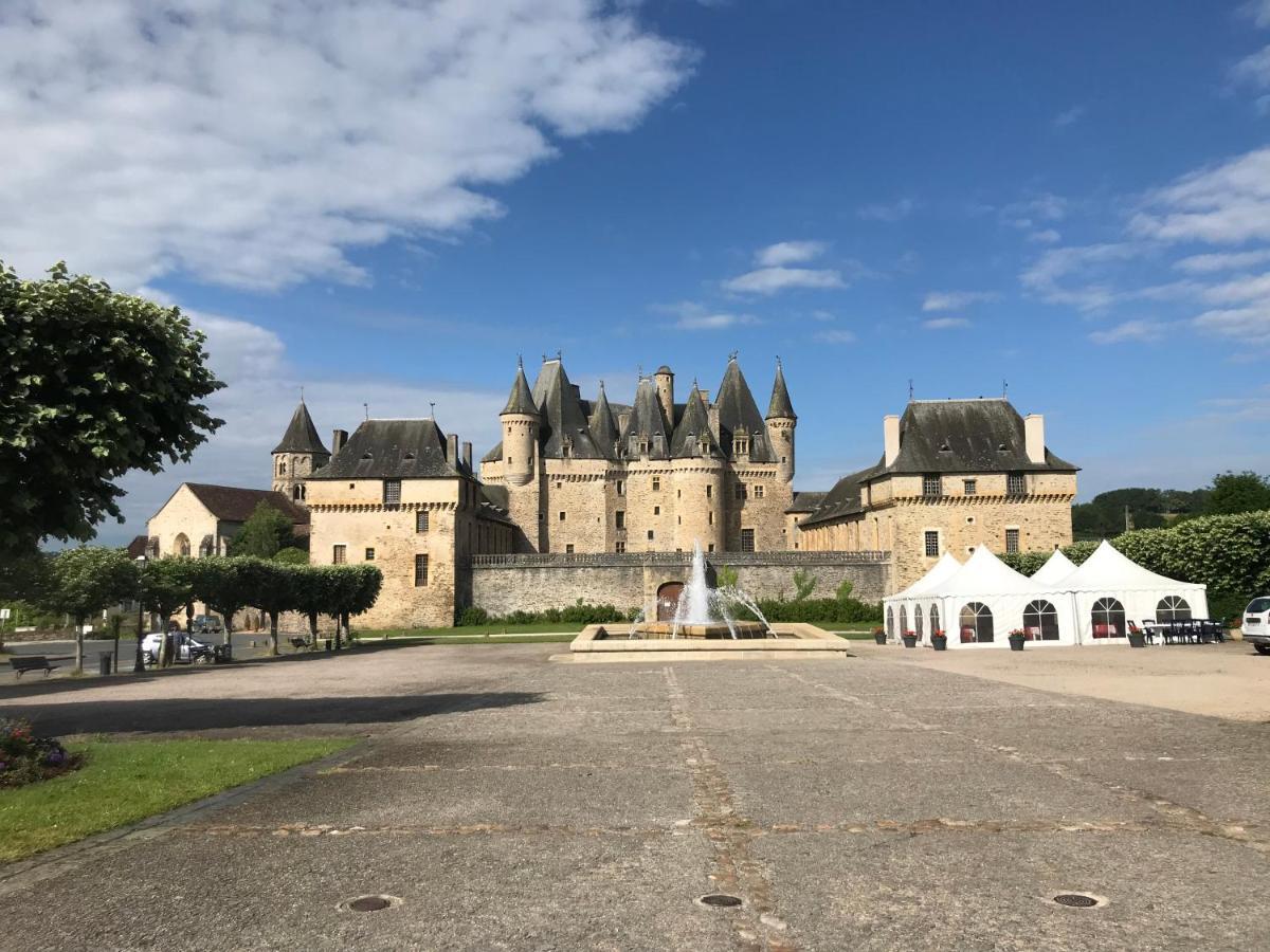 Town House Jumilhac-Le-Grand Villa Luaran gambar
