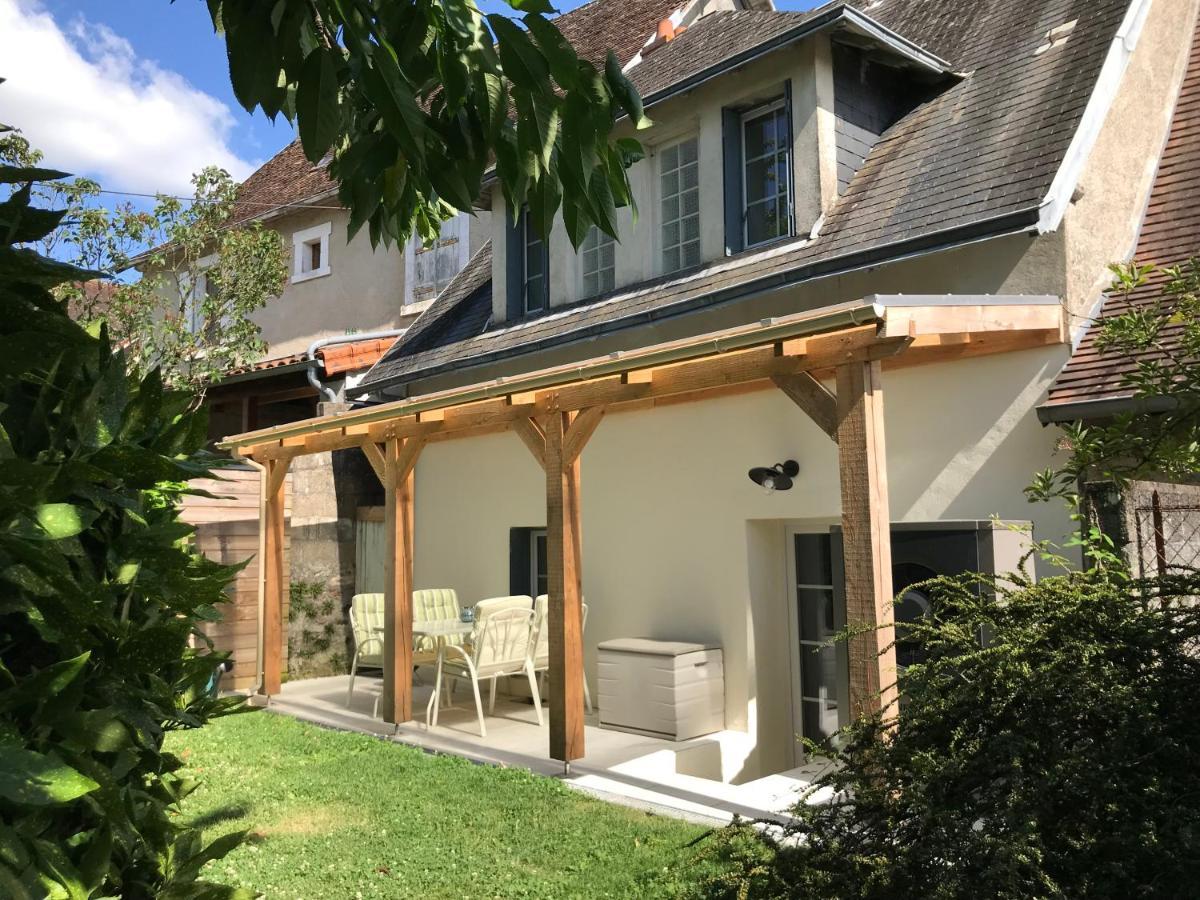 Town House Jumilhac-Le-Grand Villa Luaran gambar